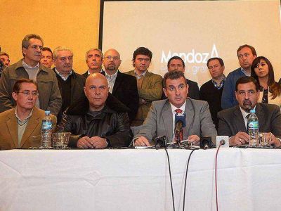 Deuda: P�rez le reclam� a la UCR que formalice la propuesta que Cornejo acerc� por televisi�n, para negociar