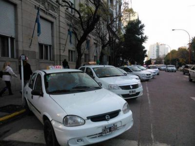 Otra pol�mica: Se agrava el conflicto con los taxistas