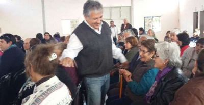 Bosetti encabez� entrega de escrituras y recorri� viviendas en Aimogasta