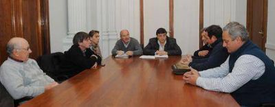 Luego de las lluvias, Julio Fr�as encabez� una reuni�n con productores agropecuarios