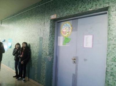 Por presi�n de padres ante temor de derrumbe, suspenden las clases en la Primaria 19