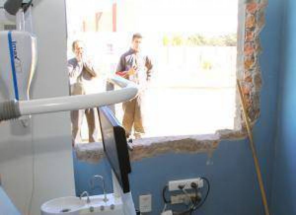 Saquean un centro m�dico tras arrancar una ventana