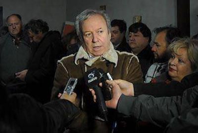 �ESTAMOS VIENDO LA AMENAZA DE CUATRO O CINCO VIVOS QUE HAN TIMBEADO CON LOS T�TULOS QUE HA EMITIDO EL PA�S�