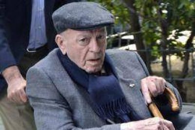 Miles de hinchas despiden a Di St�fano en el estadio Bernab�u