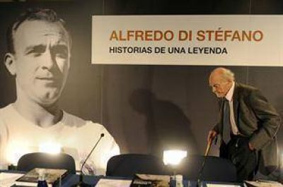 Muri� Alfredo Di St�fano, la Saeta Rubia que se convirti� en una leyenda del f�tbol