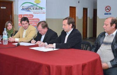 El Gobierno entreg� al municipio de Vaqueros $380 mil para la compra de un tractor 