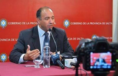 M�s de 2000 ordenanzas de escuelas ingresar�n a planta permanente