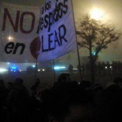 Otro corte porte�o de trabajadores despedidos en autopartista: infanter�a preparada para el desalojo