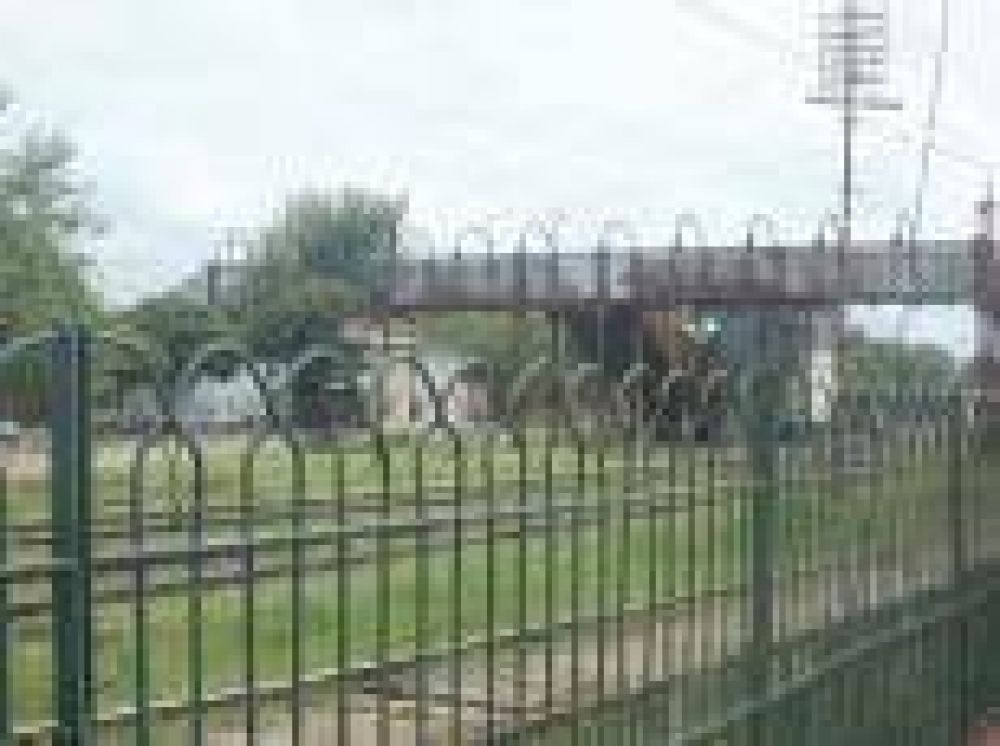 La Plata: Pese a una intimaci�n de la Defensor�a del Pueblo a empresas ferroviarias, la situaci�n de acceso es imposible para discapacitados