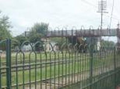 La Plata: Pese a una intimaci�n de la Defensor�a del Pueblo a empresas ferroviarias, la situaci�n de acceso es imposible para discapacitados