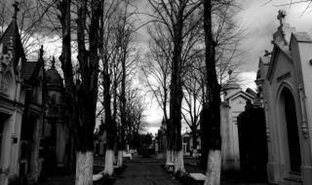 Lo que destap� la inundaci�n: Tumbas mellizas, certificados de defunci�n falsos y serias irregularidades en la morgue