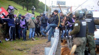 Cortes en varios puntos del pa�s por despidos y suspensiones