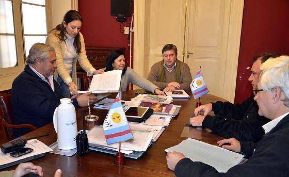 Fabi�n R�os firm� convenio con el Centro de Ingenieros para promover el desarrollo integral de Corrientes
