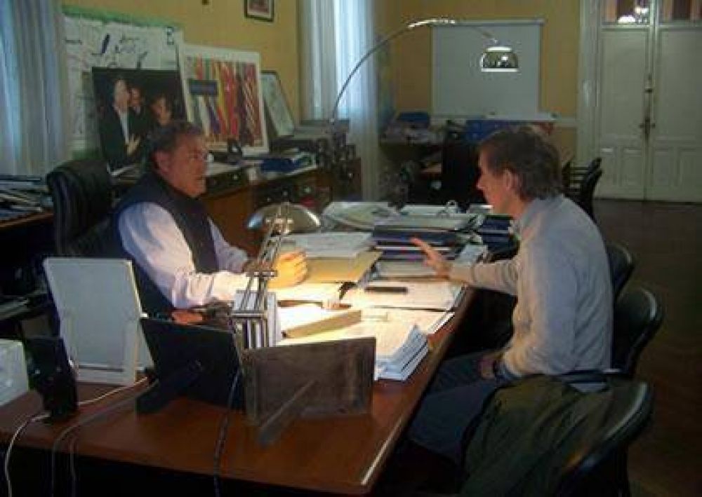 Confirman obras en el Colegio Nacional y en el club Juventud Unida