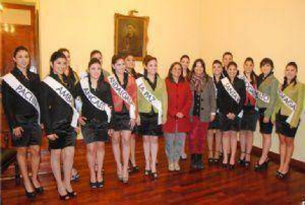 La gobernadora recibi a las candidatas a reina del Poncho