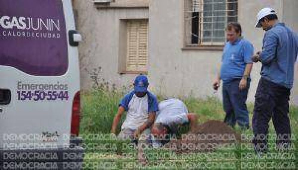 Extienden instalaci�n de gas natural al barrio San Mart�n