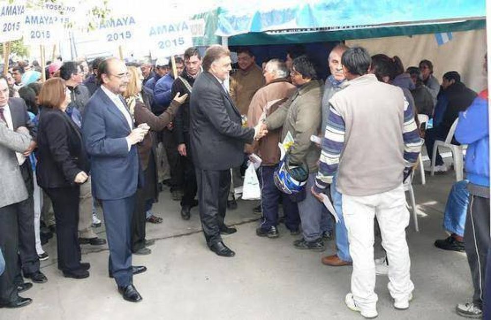 Amaya comparti� un festejo patrio junto a vecinos y representantes de paises latinoamericanos