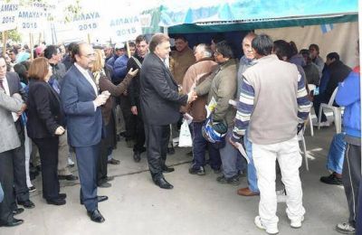 Amaya comparti� un festejo patrio junto a vecinos y representantes de paises latinoamericanos