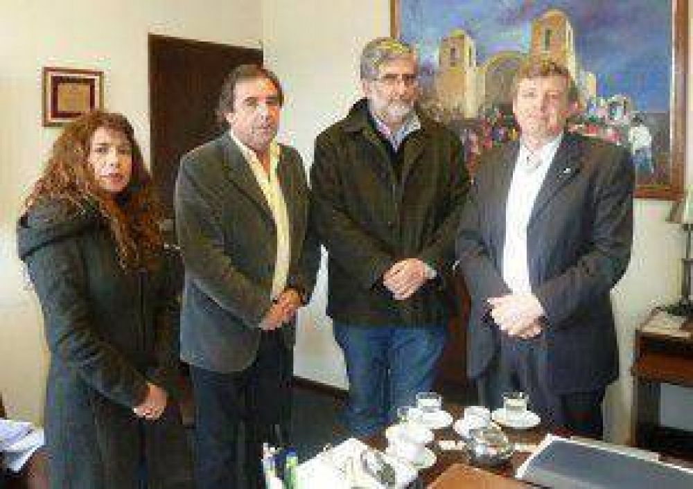 Diputados radicales solicitan urgente reuni�n de comisi�n de asuntos institucionales por agresi�n a periodista