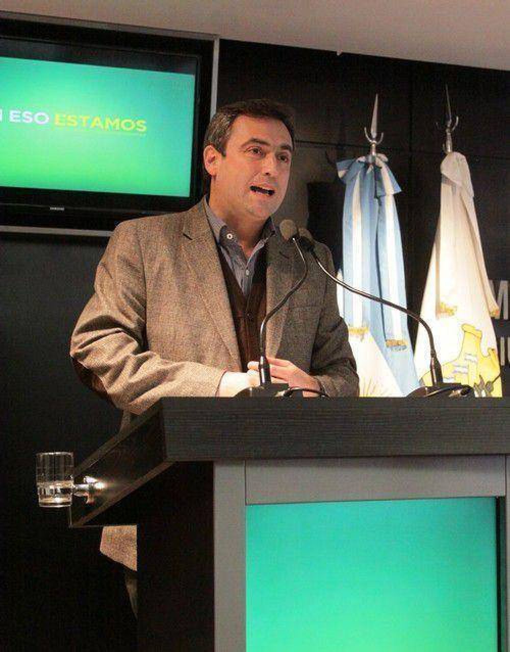 Fanfarria de UPC con plant�n de Massa