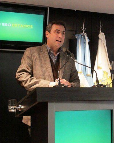 Fanfarria de UPC con plant�n de Massa