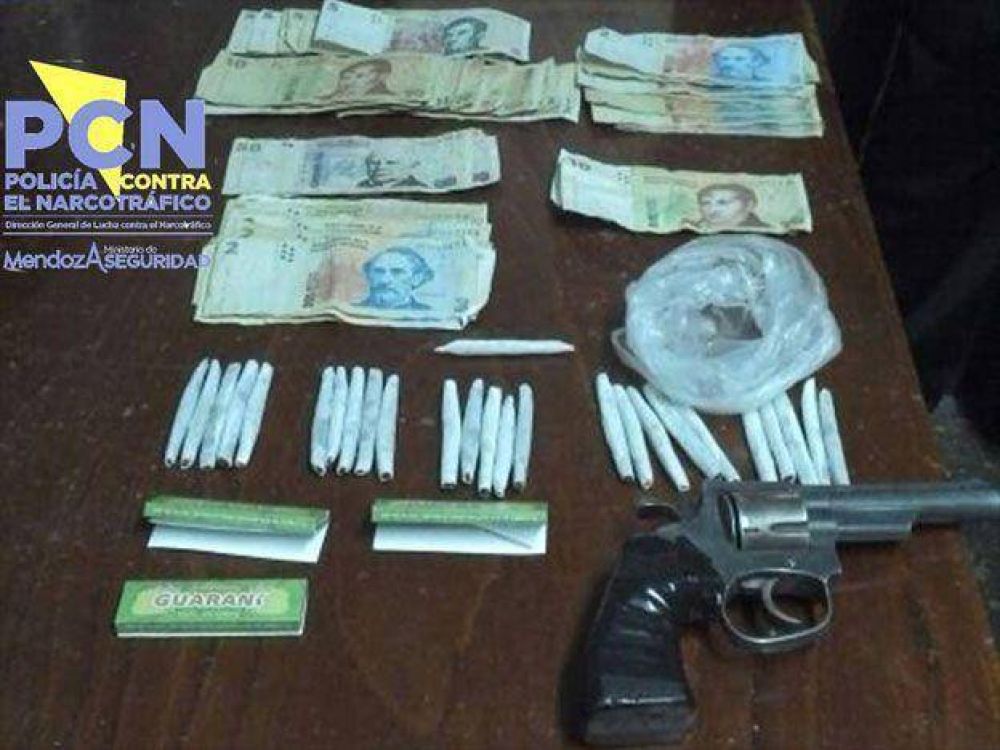 Desbarataron dos kioscos de venta de drogas, en Maip� y en Las Heras