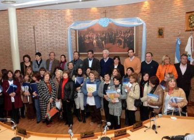 Catorce escuelas y dos ONG estrenar�n Bandera el 9 de Julio