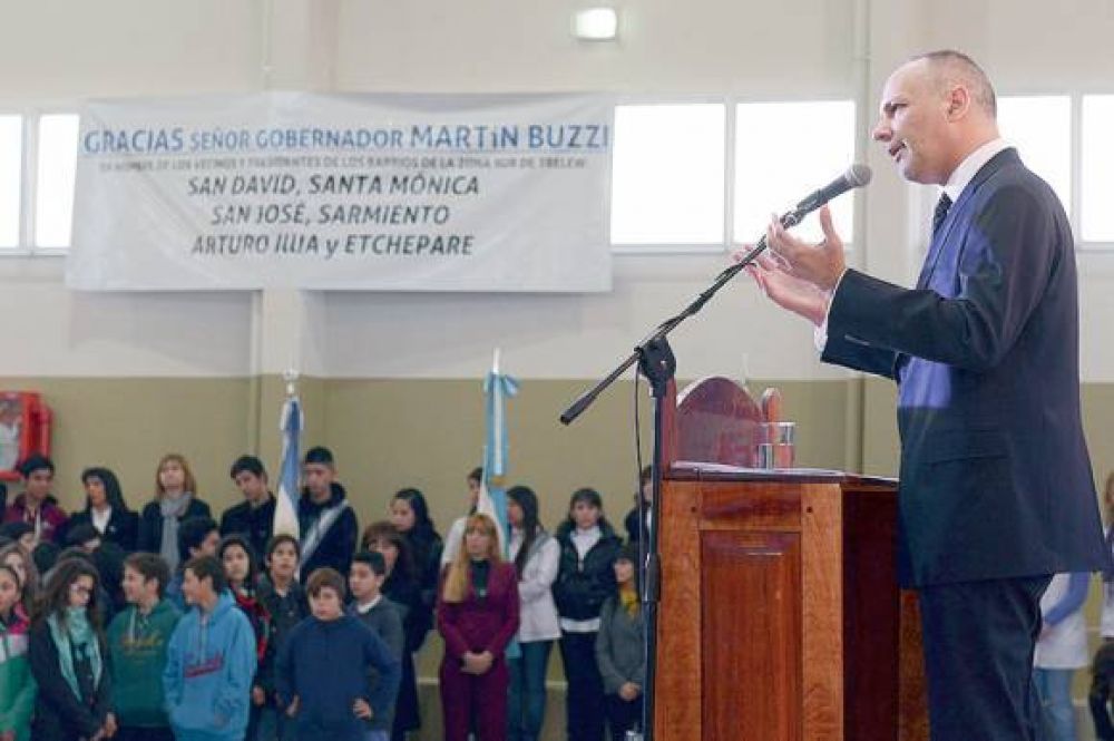 Buzzi inaugur� moderna escuela en Trelew