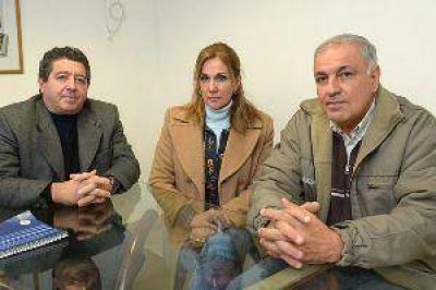 Cruzada Santiague�a present� a los candidatos a concejales
