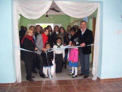 Chabay Ruiz inauguro refacciones de sede escolar en La Banda