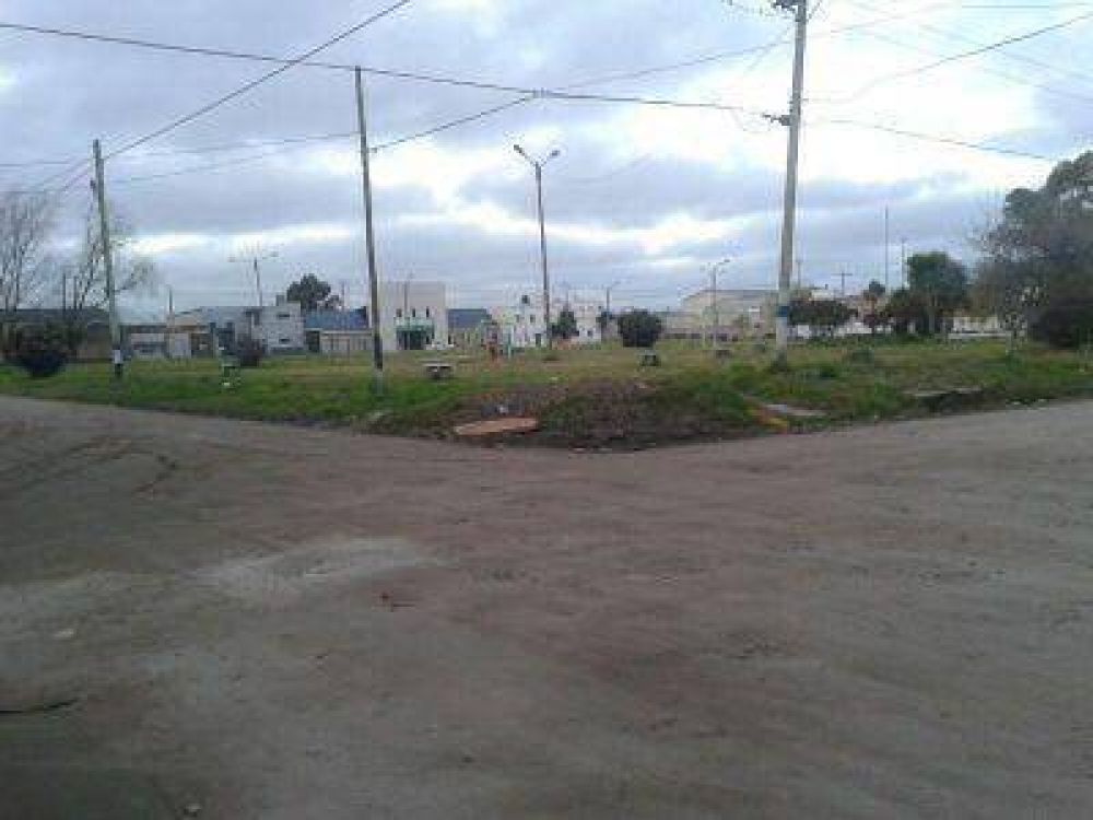 PIDEN ASFALTO Y CORDON CUNETA PARA CALLES DEL BARRIO SANTA RITA