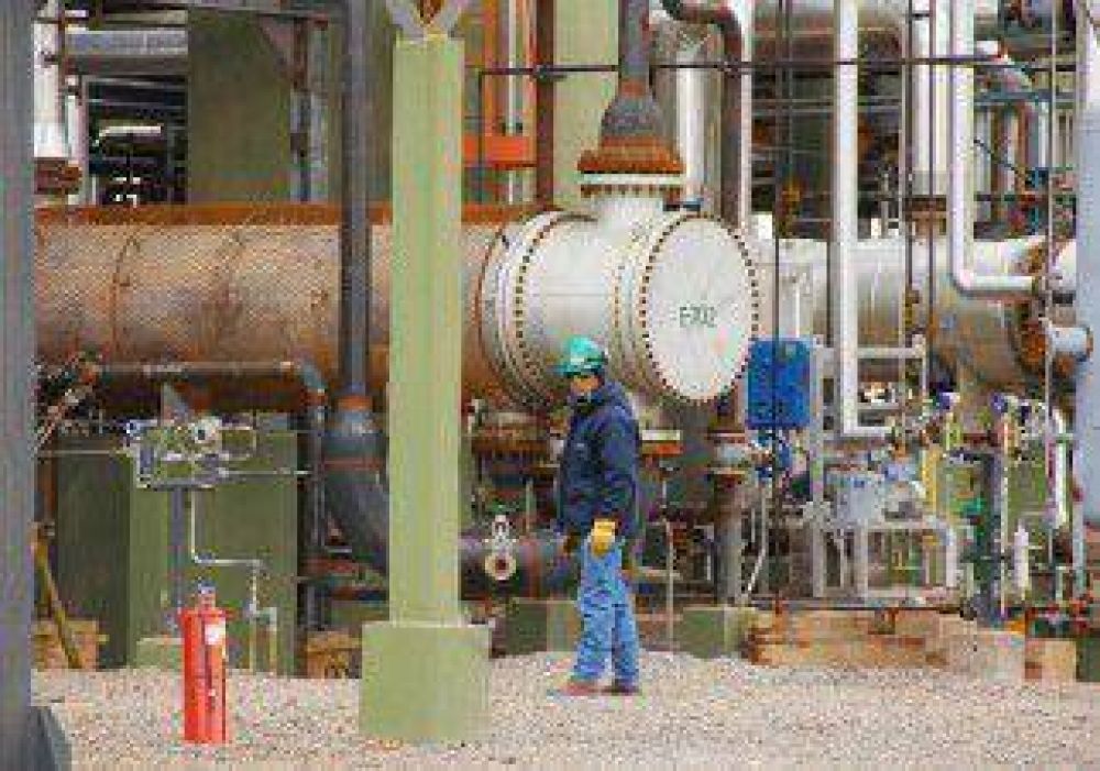 Dan marcha atr�s con los despidos en las refiner�as 