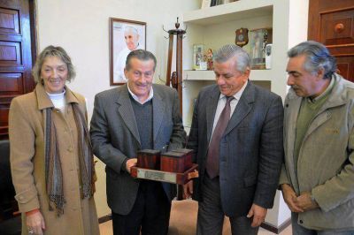 El Intendente Infante fue nombrado socio Honorario del Santiago del Estero Golf Club