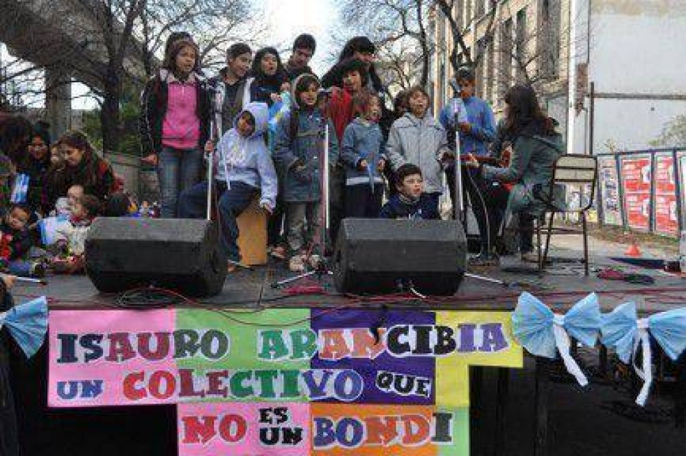 Festival estudiantil contra proyecto de Metrobús en Paseo Colón