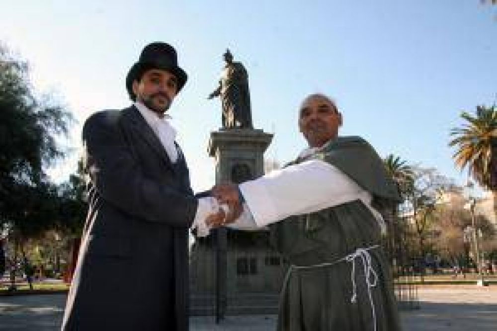 Laprida y Fray Justo, en carne y hueso en la plaza