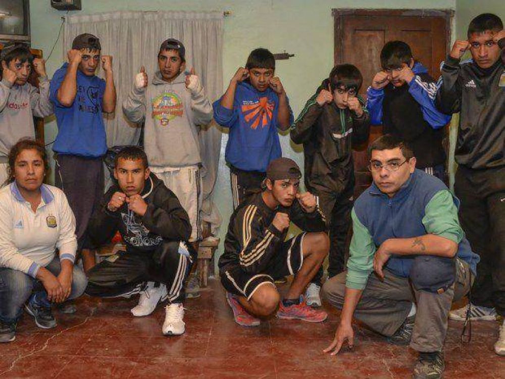 J�venes de barrio Solidaridad luchan contra las drogas y sue�an con subirse a un ring