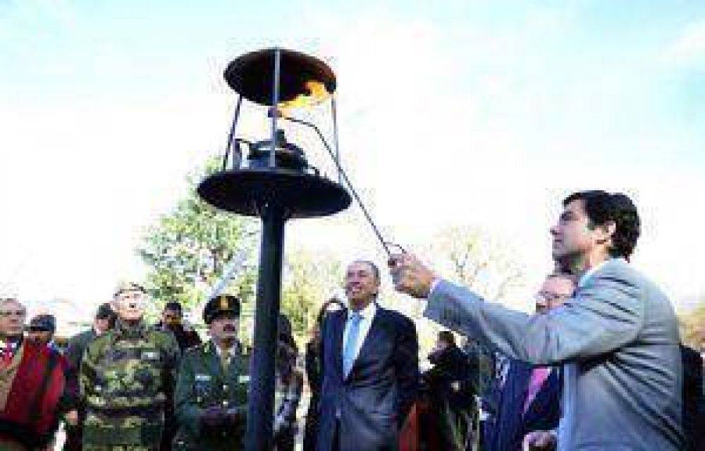 El recuerdo de los 34 salte�os ca�dos en Malvinas se mantiene vivo en un cenotafio 