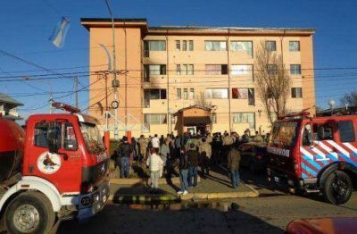 Siguen en terapia intensiva una mujer y un chico por el incendio