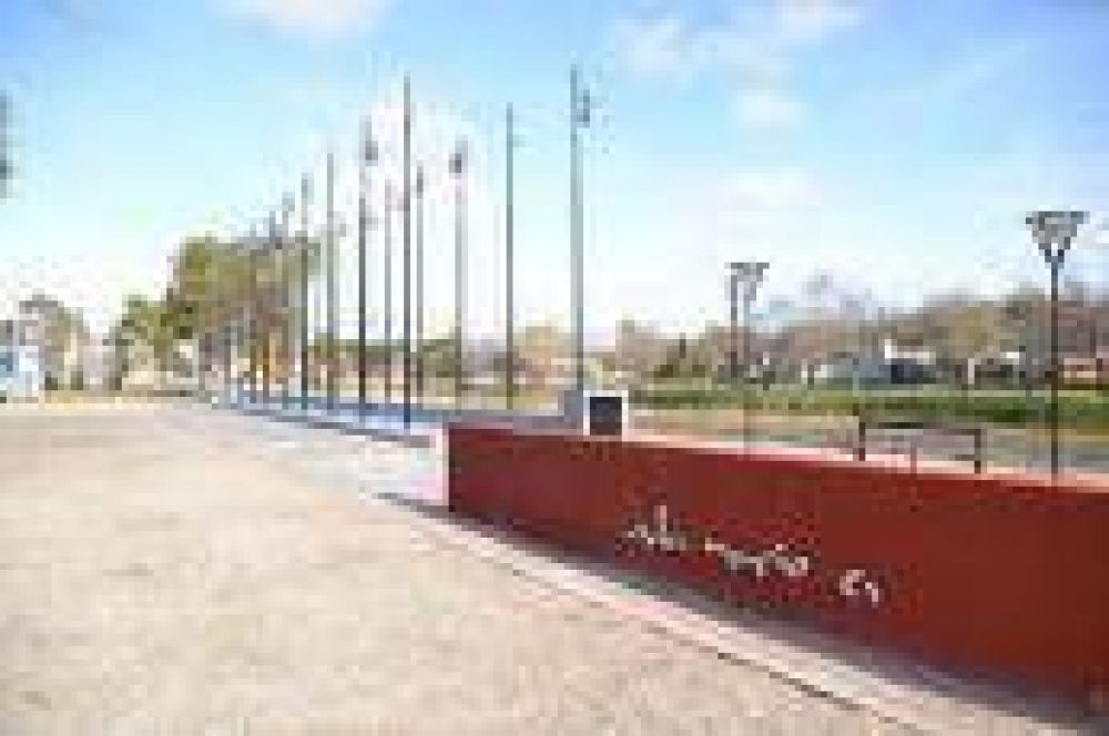 Berisso: Actos de vandalismo en la Banderoteca de la �Curva de las Naciones� 