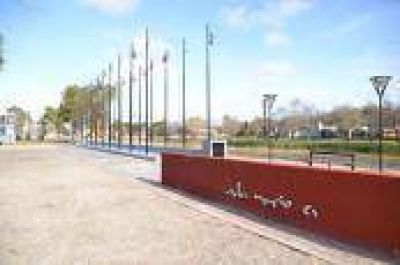 Berisso: Actos de vandalismo en la Banderoteca de la �Curva de las Naciones� 