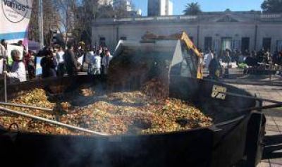 La Plata festeja el 9 de julio con un locro solidario