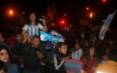El pueblo marplatense sali� a la calle a festejar y unos idiotas de Aldosivi y Alvarado empa�aron la celebraci�n