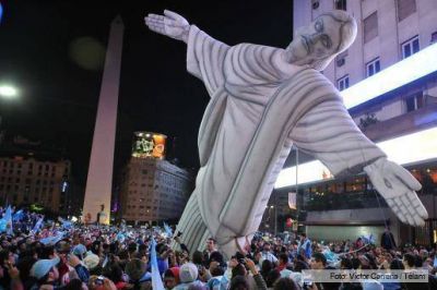 Festejos multitudinarios en el Obelisco y en varios puntos de la Argentina