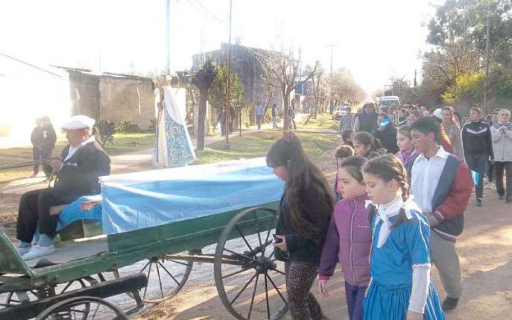 Los feligreses honraron a Nuestra Se�ora de Itat�