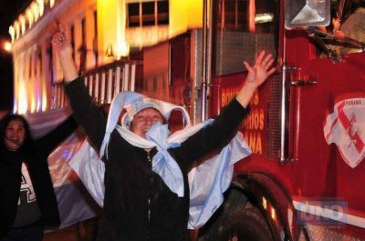 Las calles de Paran� se vistieron de celeste y blanco
