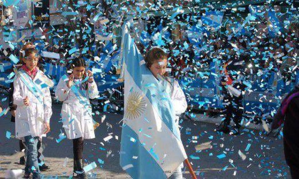 De la Sota encabez� desfile multitudinario en Marcos Ju�rez por el D�a de la Independencia