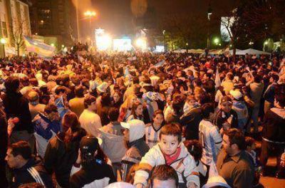 Miles de santarrose�os en los festejos
