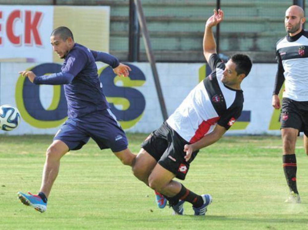 Central y su primer amistoso de pretemporada: m�s movimiento que f�tbol