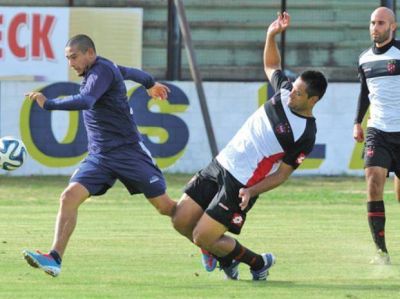Central y su primer amistoso de pretemporada: m�s movimiento que f�tbol