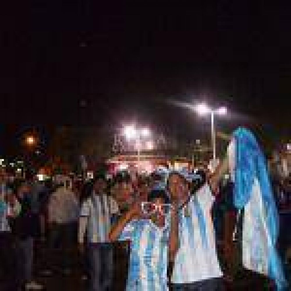 Ning�n eldoradense quiso perderse de festejar el triunfo de Argentina